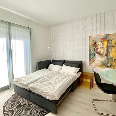 Modernes Apartment, Terrasse Und Garten Am Lilienthalpark Im Suedwesten Berlins Eksteriør bilde