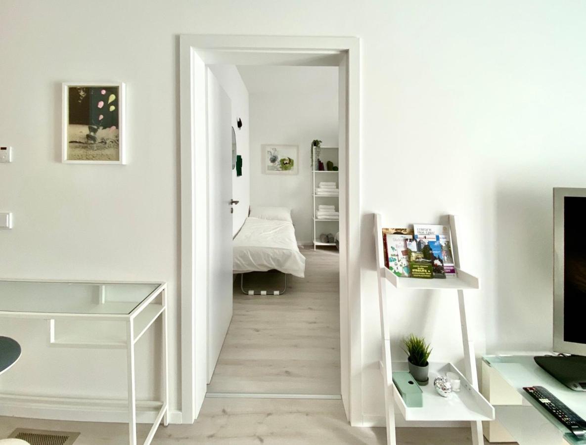 Modernes Apartment, Terrasse Und Garten Am Lilienthalpark Im Suedwesten Berlins Eksteriør bilde