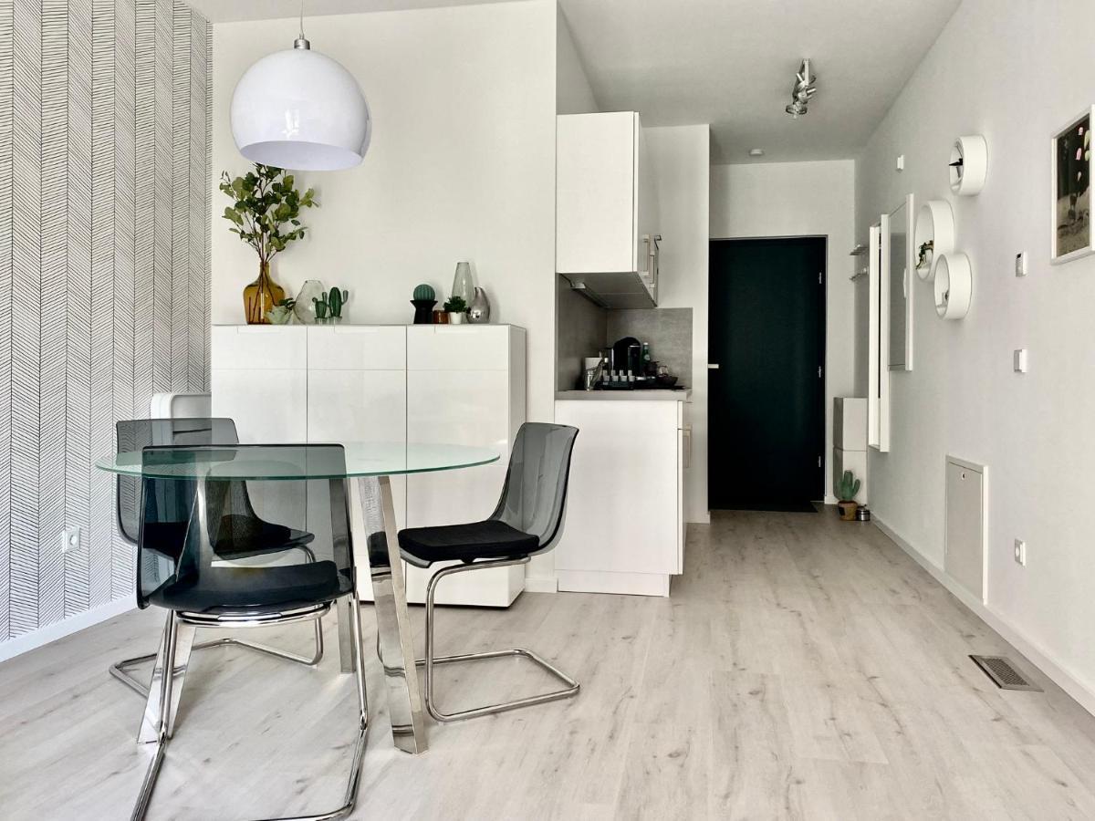 Modernes Apartment, Terrasse Und Garten Am Lilienthalpark Im Suedwesten Berlins Eksteriør bilde