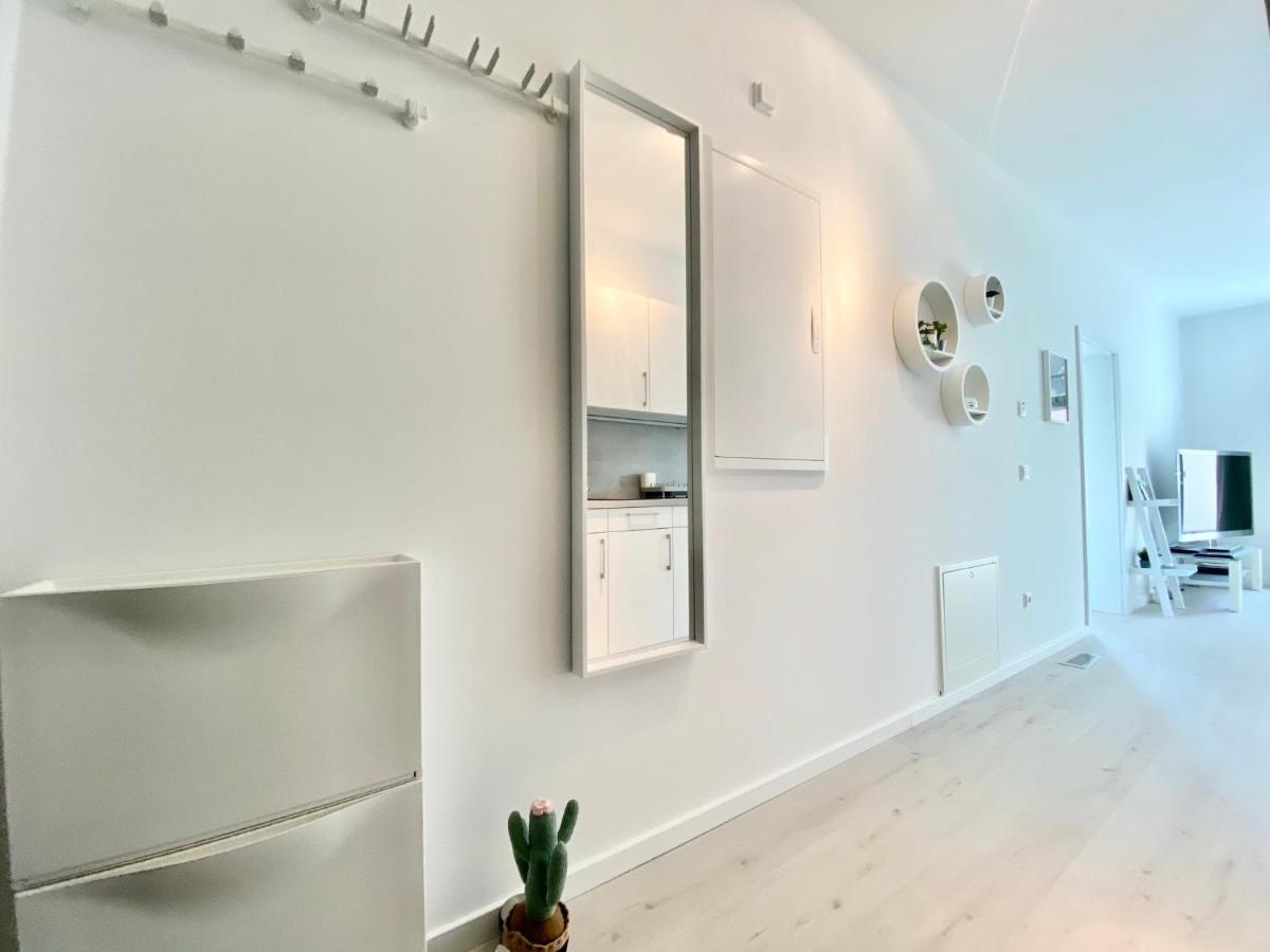 Modernes Apartment, Terrasse Und Garten Am Lilienthalpark Im Suedwesten Berlins Eksteriør bilde